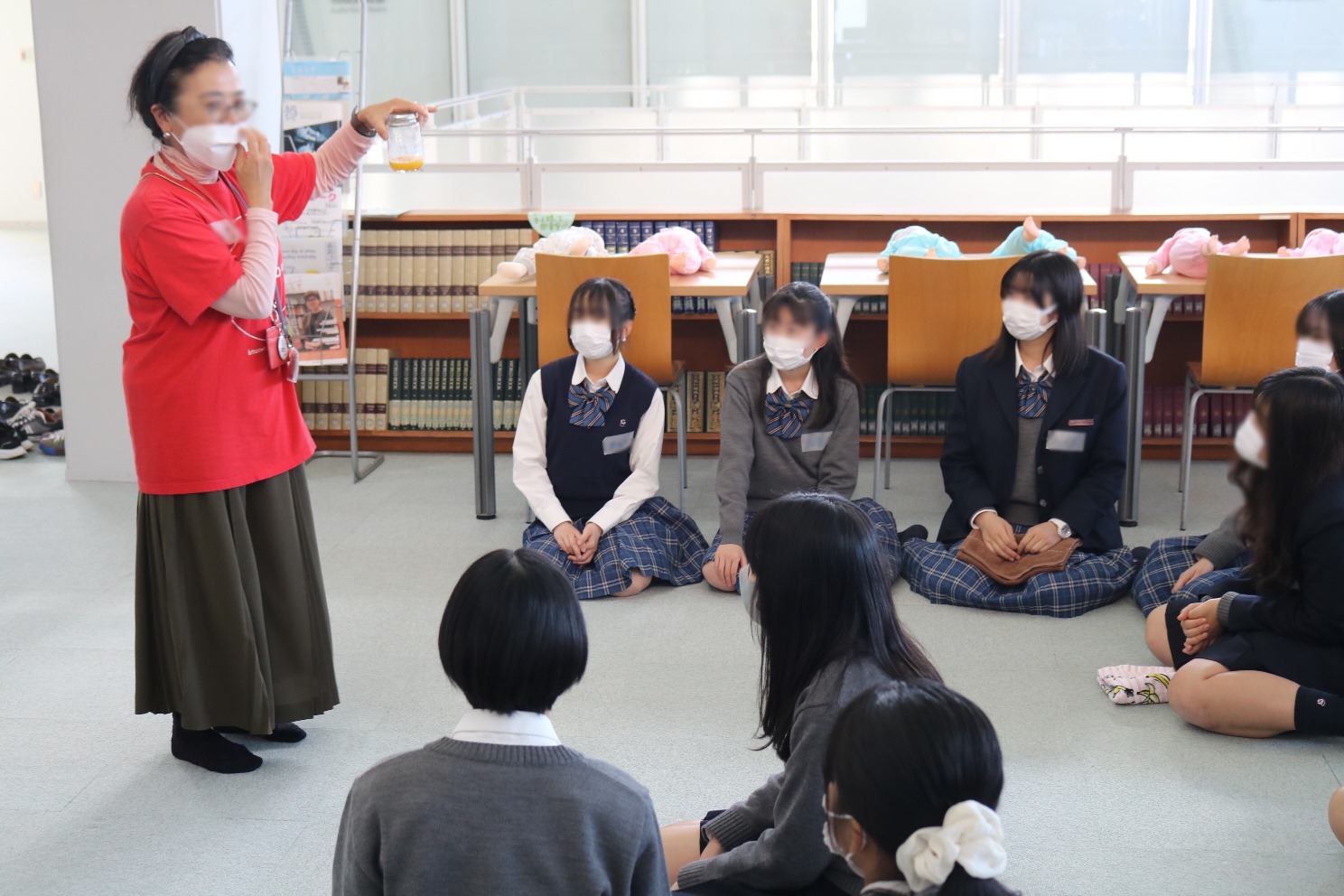 高1家庭総合】 赤ちゃんふれあい体験 | 学園生活 | 下北沢成徳高等学校